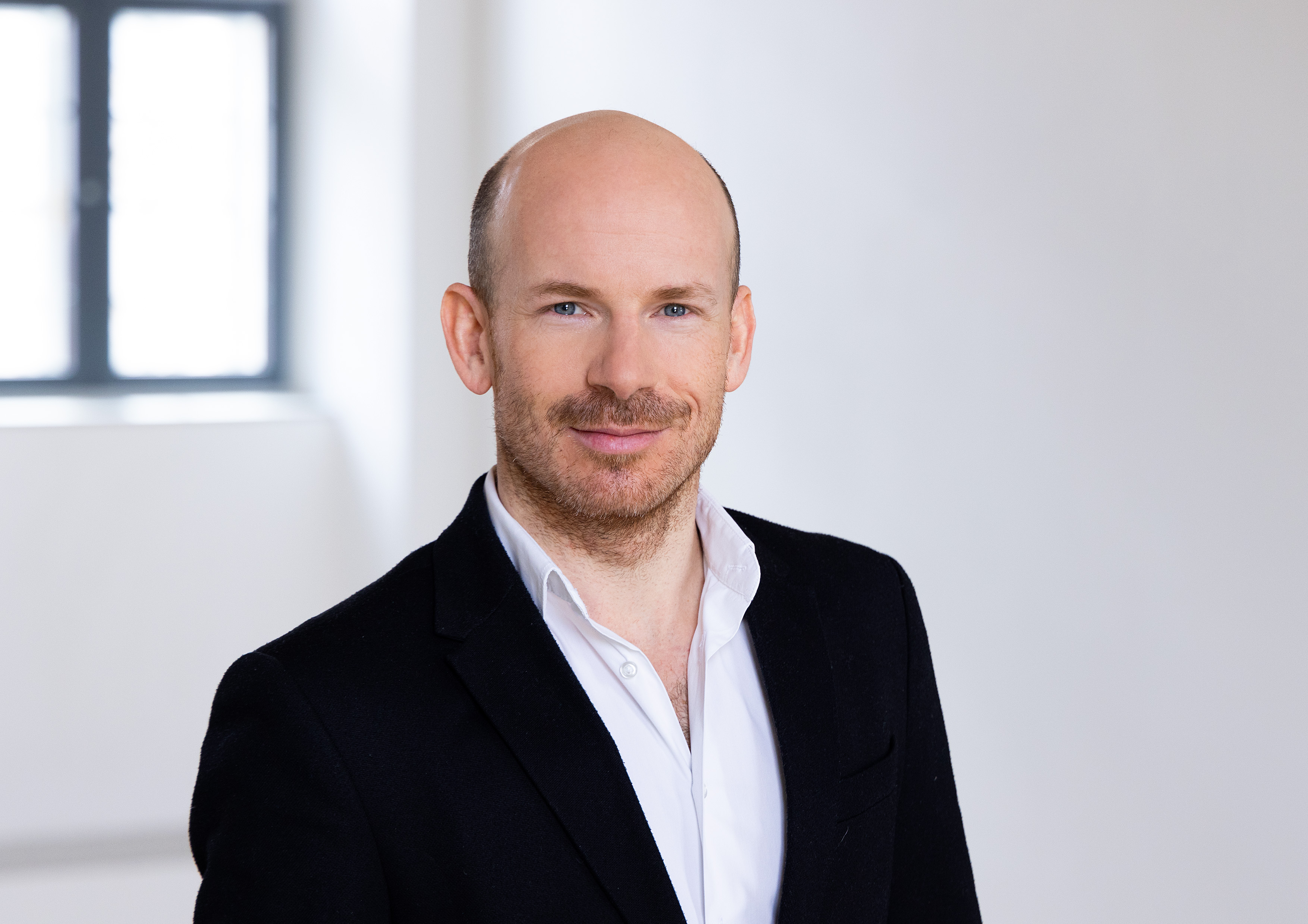 Dr. Michael Humenberger
